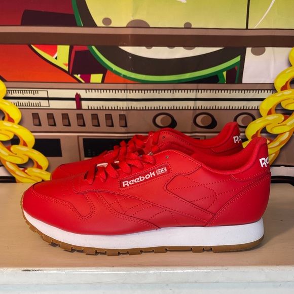 Reebok Classic Leather Low Vector Red Gum sneakers. 8.5 Men’s/10W - Picture 1 of 16